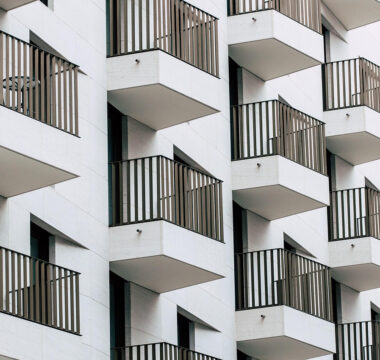 Mieszkanie pod klucz w Poznaniu – dlaczego współpraca z jedną firmą to oszczędność czasu i pieniędzy?